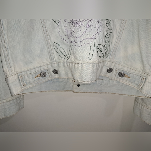Floral embroidered levis denim jacket - Picture 7 of 12